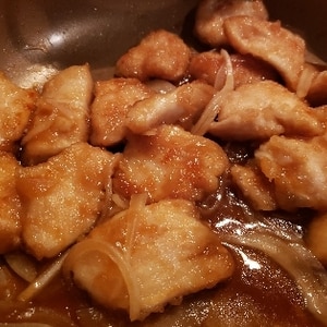 ご飯がすすむ！鶏むね肉と新玉ねぎの生姜焼き